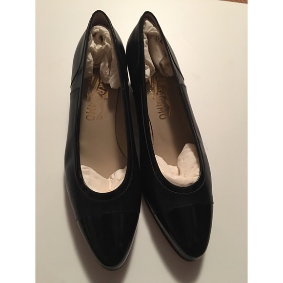 Ferragamo Black patent leather pumps, Vintage NIB - Picture 3 of 8